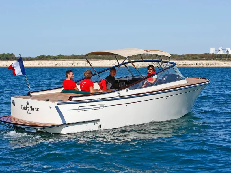 Lady-Jane-Tofinou-hybride-ou-électrique-rétrofité-par-Lanéva-avec-bimini