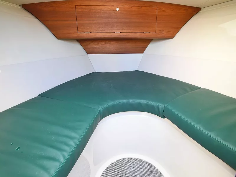 Lady-Jane-Tofinou-intérieur-cabine-propulsion-électrique-ou-hybride-par-lanéva-boats-