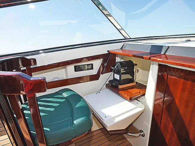 Lady-Jane-electric-hybrid-cockpit-retrofit-by-laneva-boats