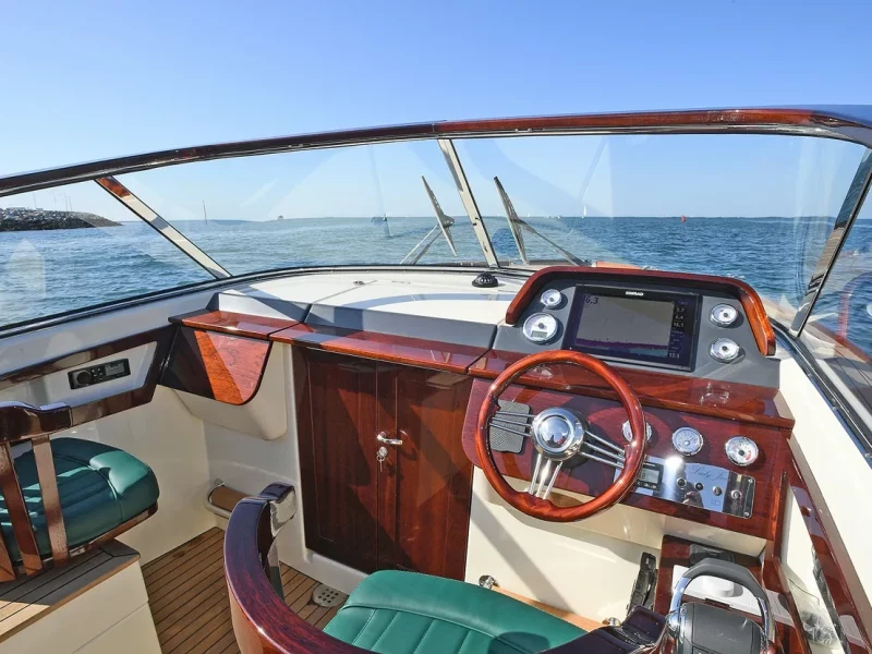 Lady-jane-tofinou-electric-or-hybrid-retrofit-lanéva-boats-