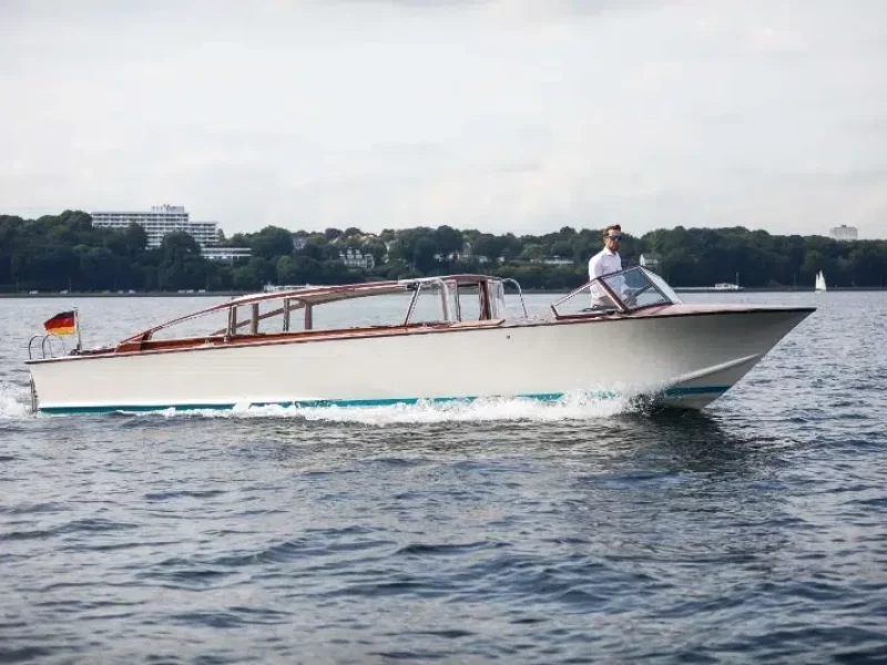 Lanéva-rétrofit-Cantiere-Oscar-Taxi-venitien-électrique-