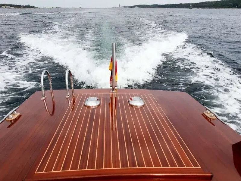 Lanéva-rétrofit-Cantiere-Oscar-Taxi-venitien-électrique-pont-arrière-