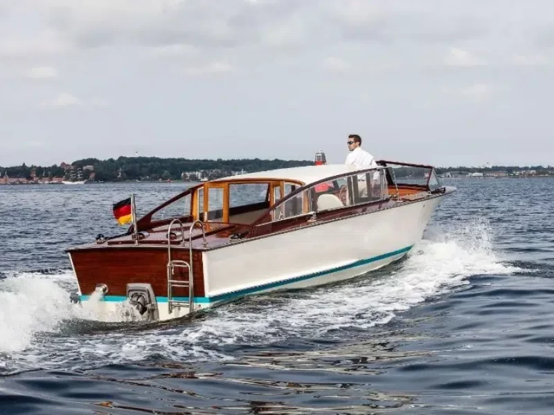 Lanéva-rétrofit-Cantiere-Oscar-Taxi-venitien-électrique2-