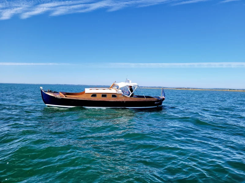 Pinasse-traditionnelle-d_arcachon-rétrofit-hybride-électrique-par-lanéva-boats