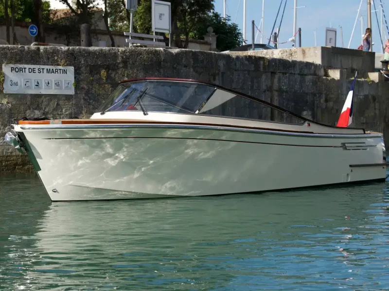 Tofinou-Lady-Jane-hybride-électrique-par-lanéva-boats-retrofit-
