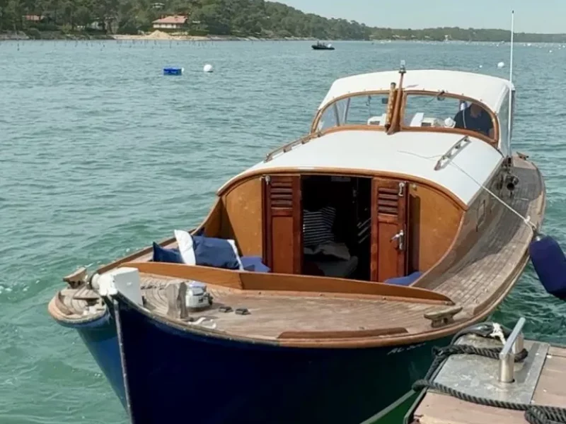 pinasse-d_arcachon-traditionnelle-avec-partie-couverte-rétrofit-par-lanéva