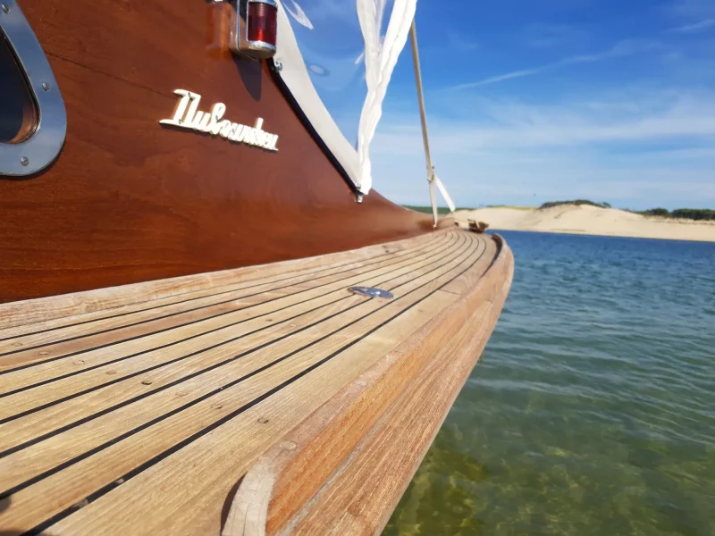 pinasse-en-bois-d_arrachon-remotorisée-à-l_électrique-ou-hybride-par-lanéva-boats